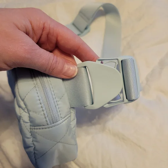 Vera Bradley Light Blue Quilted Belt Bag - Picture 3 of 7